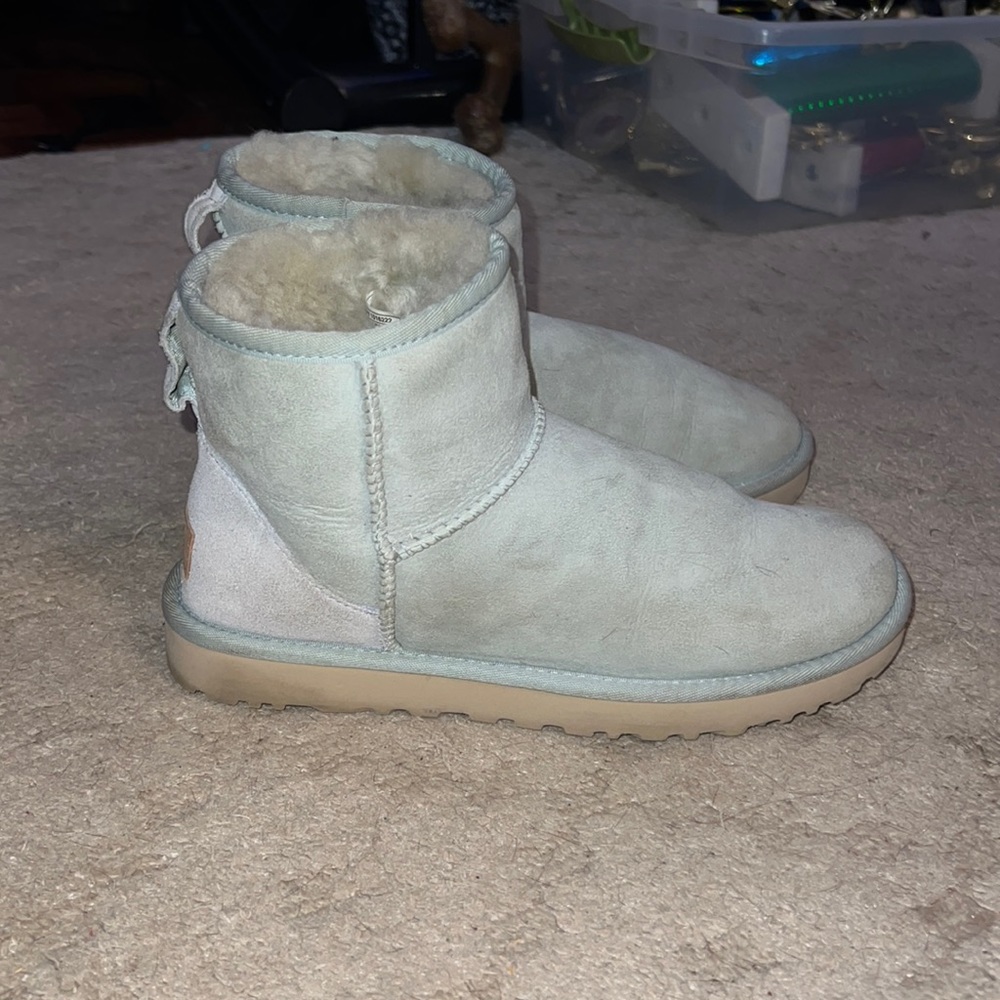Ugg Minis - Picture 2 of 3